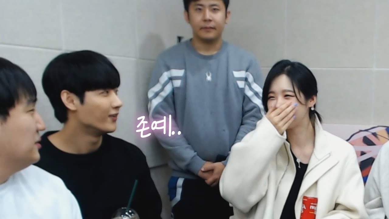 철벽치던 그녀.. 1년 후 다시 만났는데...