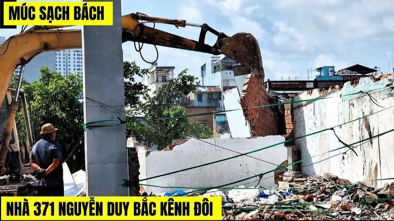4/3/2026 Nhà 371 Nguyễn Duy Xe Cuốc Múc Toàn Bộ Nền Móng Từ Lòng Sông Lên