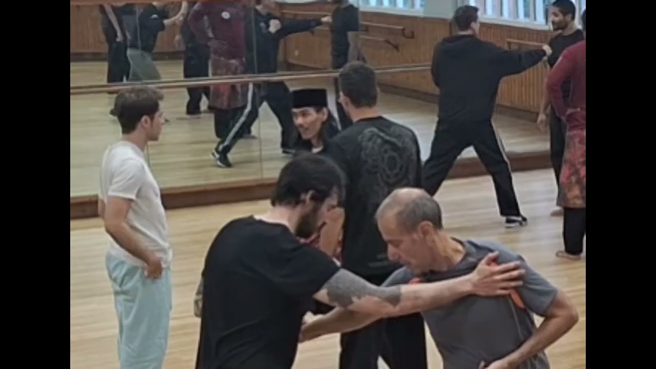Basic Langkah Ampat - Pukulan Patikaman Silat Kuntau Borneo Indonesia