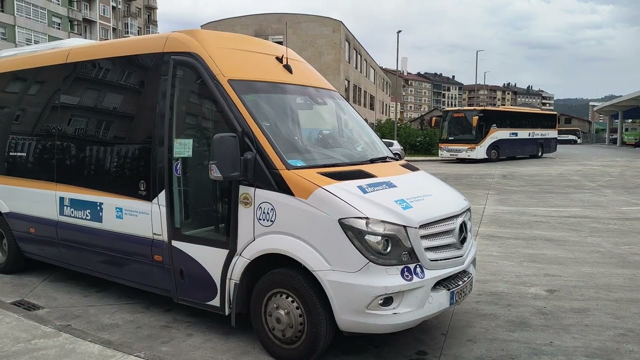 “Apartheid” en Monbus en Ourense: obligan a bajarse a ocho refugiados malienses