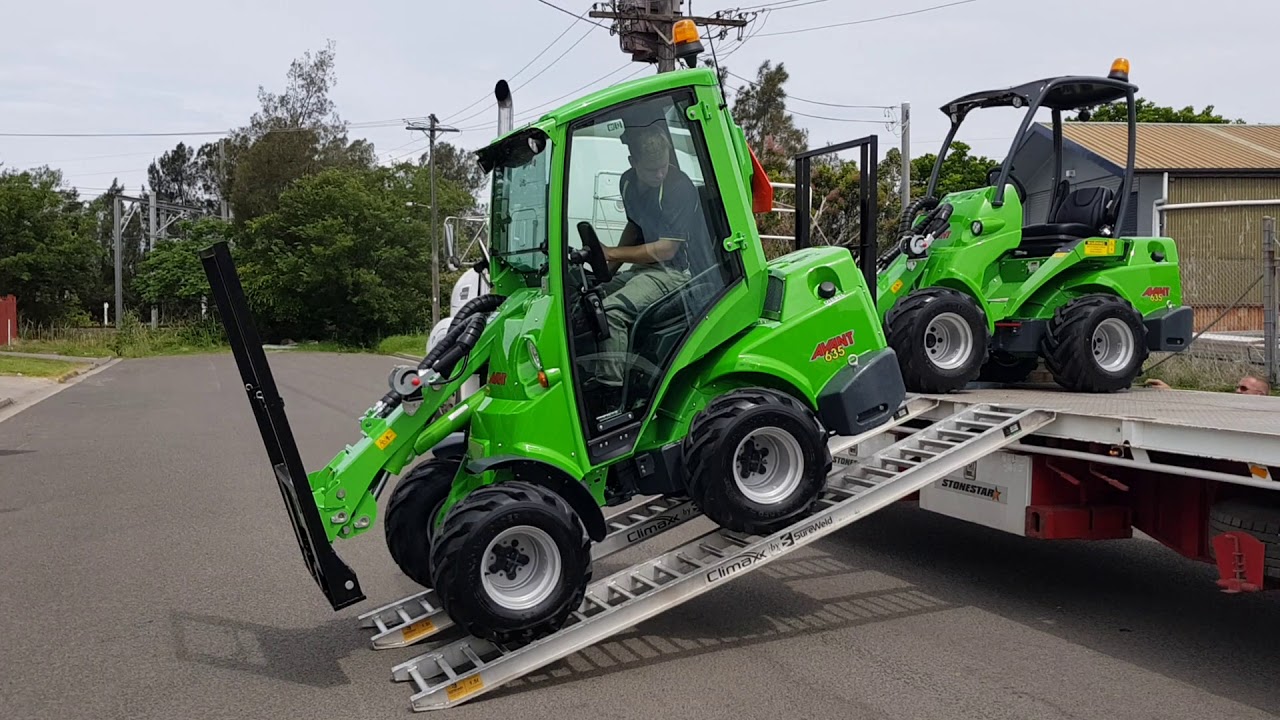 Parking Avant Mini Loader Sideways Across a Truck - Beekeeping