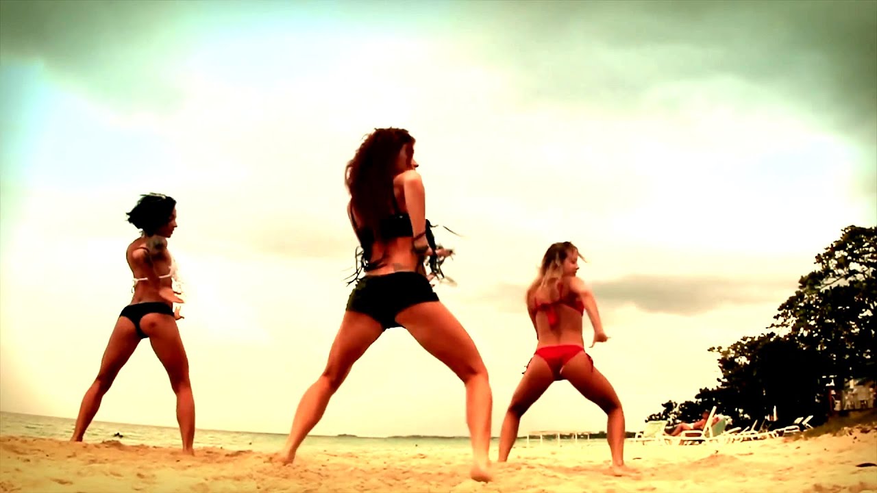 PUM PUM 2FAMOUSCRW - STREZZ FT. BABY BLAKA BOYE (Official Video)