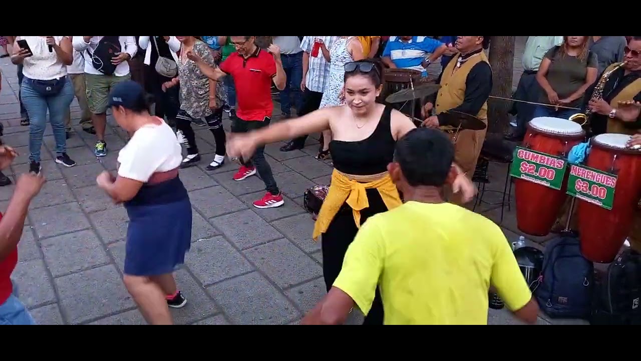 ➡️🕺💃mira como son las tardes en la plaza libertda de guapachosas 🎺🎷🎵🎶🎼👍👍