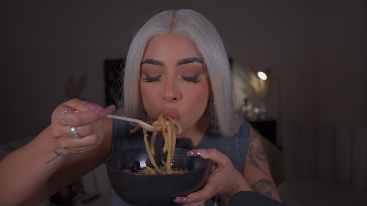 asmr COMIENDO SUSHI - asmr español | SAMII HERRERA