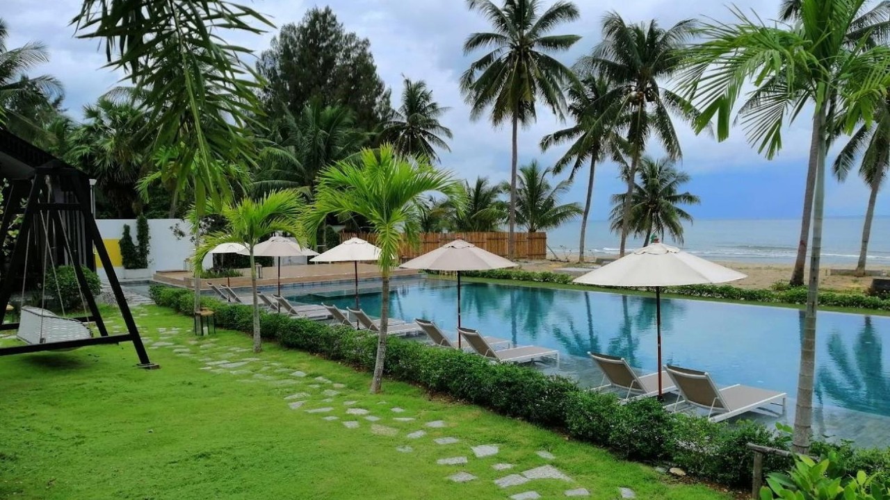 Tungtong Beach Villas | Prachuap Khiri Khan, Thailand | Hotel Review 🏨