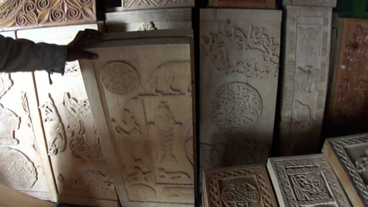 Eagle Brae wood carvings: Kamten village