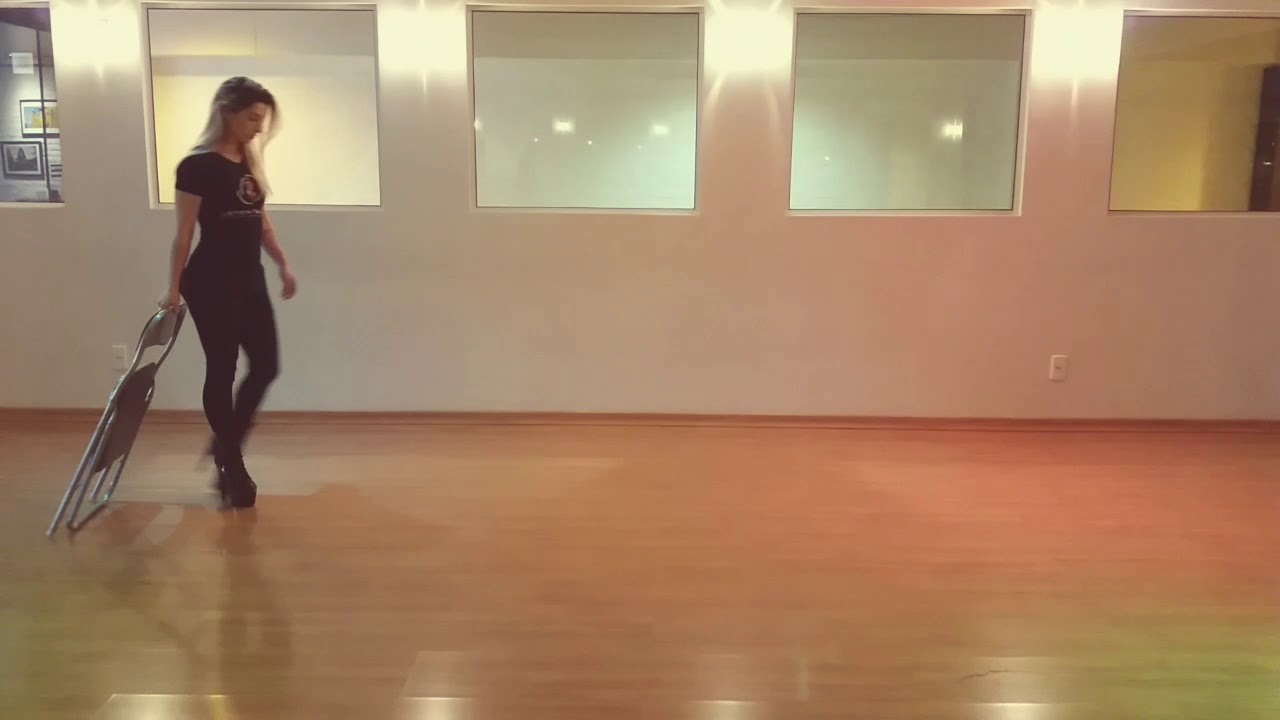 Improviso Chair Dance | Leticia Telles