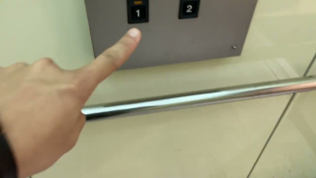 フジ長門店エレベーター（日立）