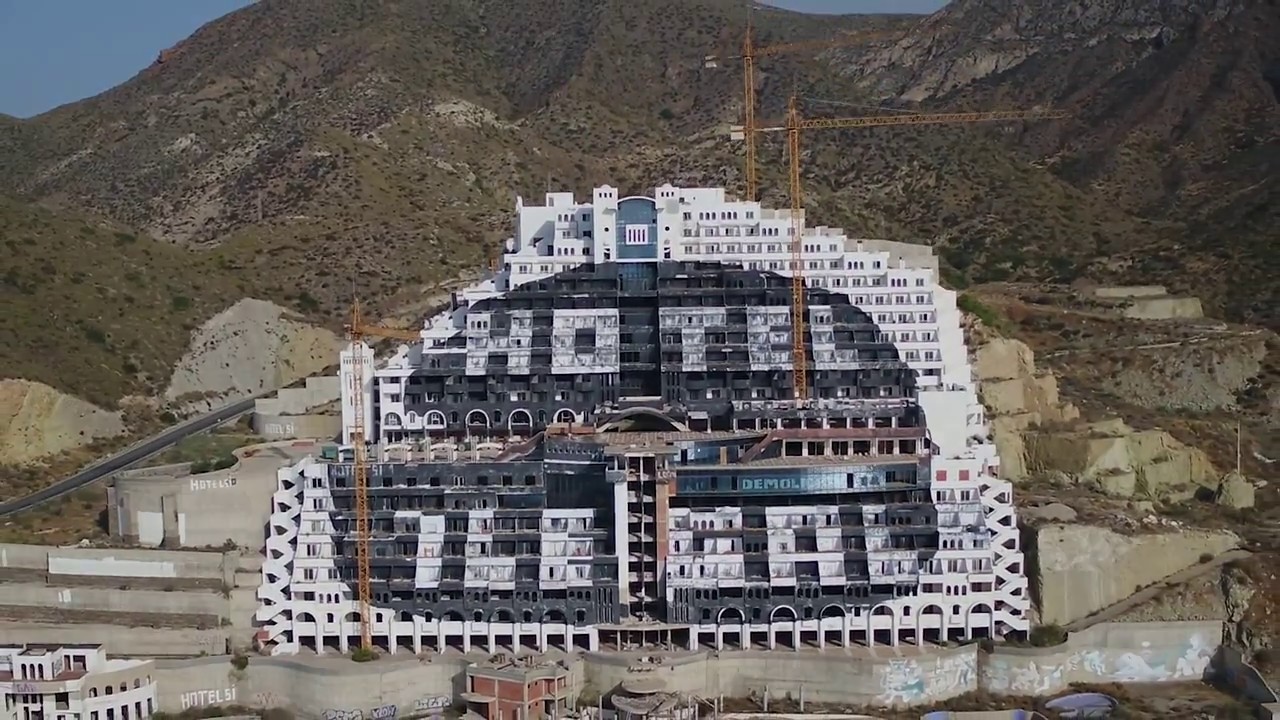 El Algarrobico es ilegal. Susana Díaz, ¿a qué esperas?