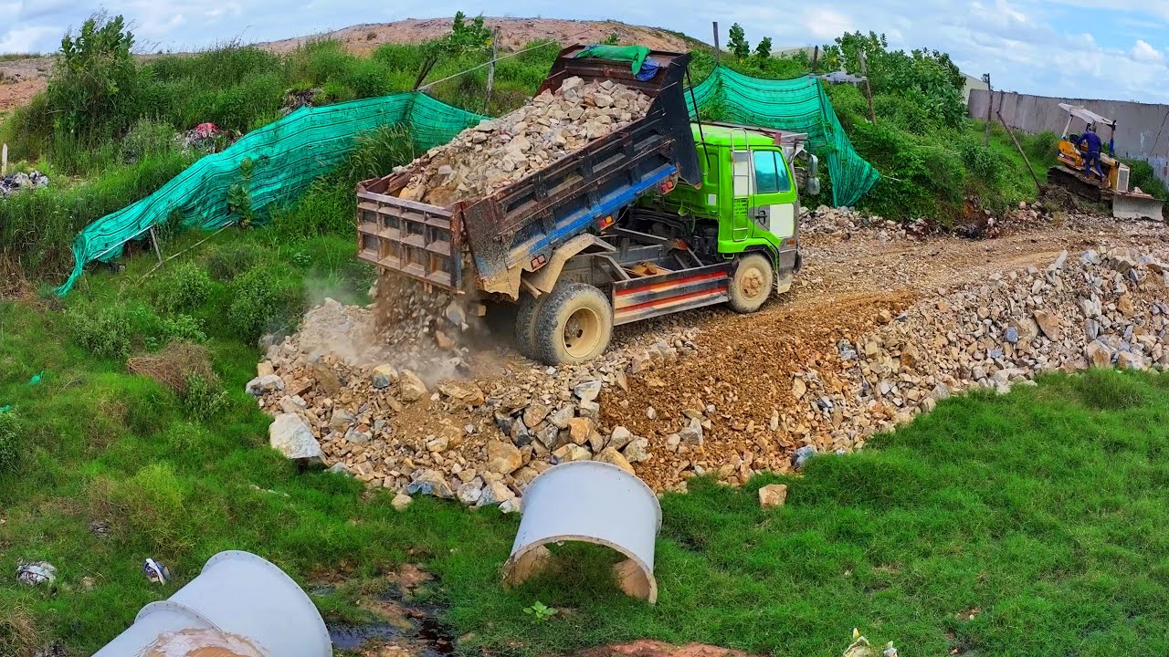 Start New Project Clear Forest build Road Flooded ! Bulldozer Komat'Su D20p Push Stone , Truck 5Ton
