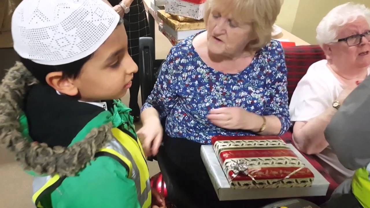 *** Muslim Children bring gifts and smiles to the elderly ***