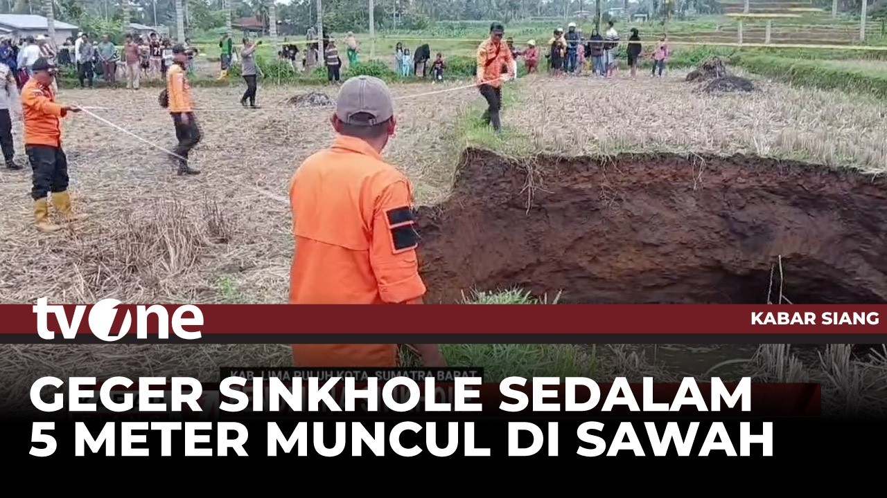 Geger! Fenomena Sinkhole di Tengah Sawah Sumbar dengan Kedalaman 5 Meter | Kabar Siang