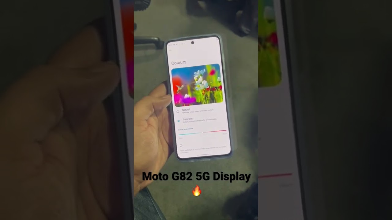Moto G82 5G &mdash; 10bit 120Hz pOLED display