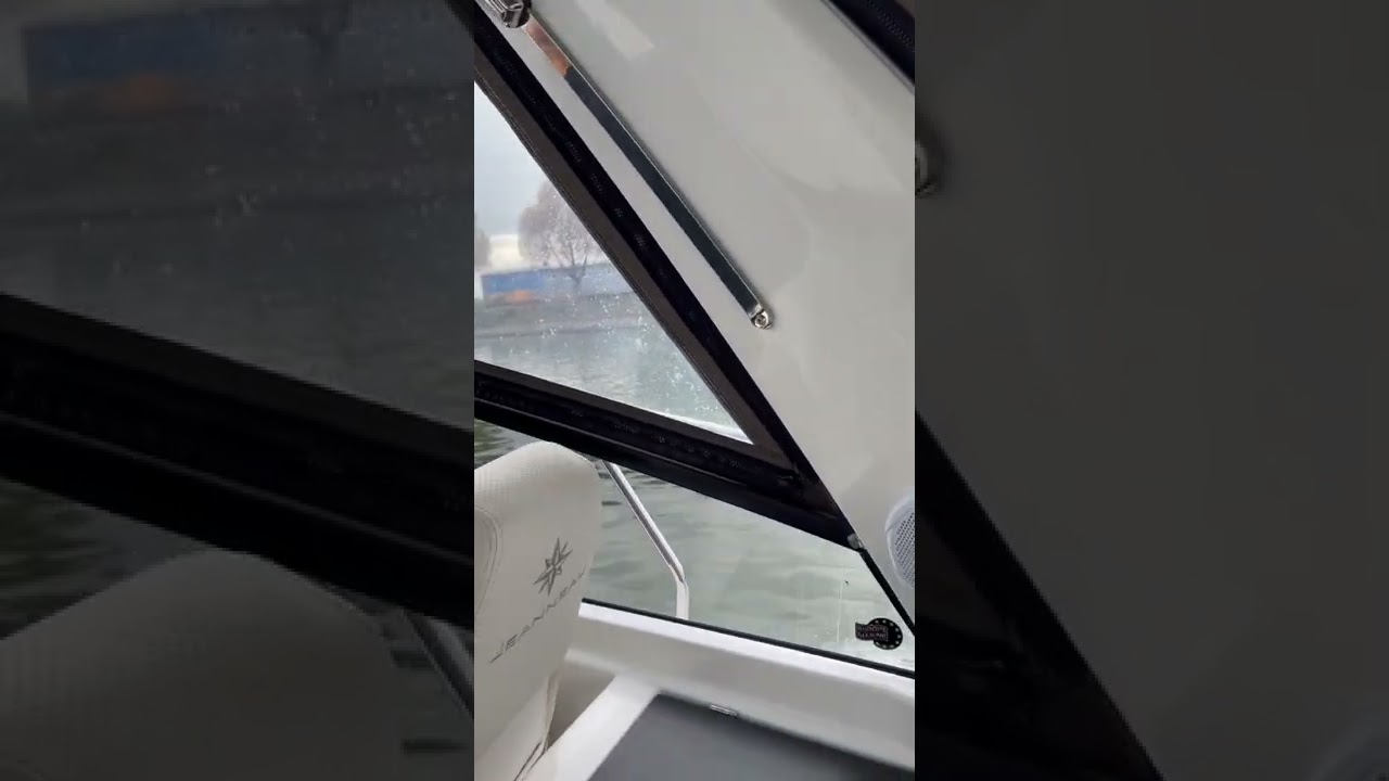Jeanneau Leader 30 on Rhein river