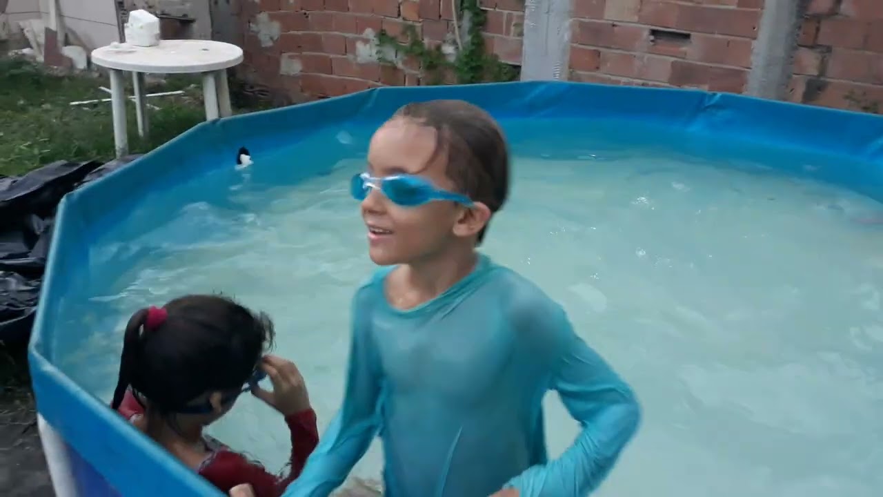APOLO e REBECA na PISCINA