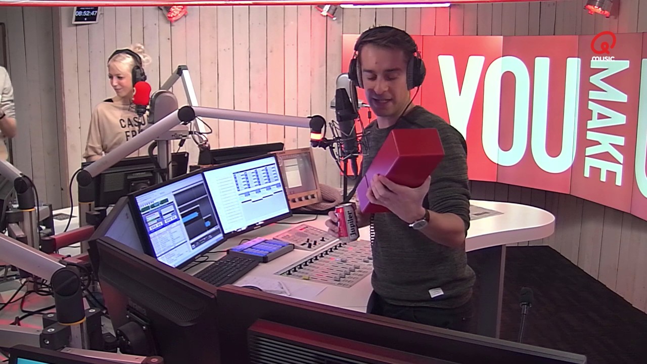 Bazart komt Q-studio binnengestrompeld na nachtje door