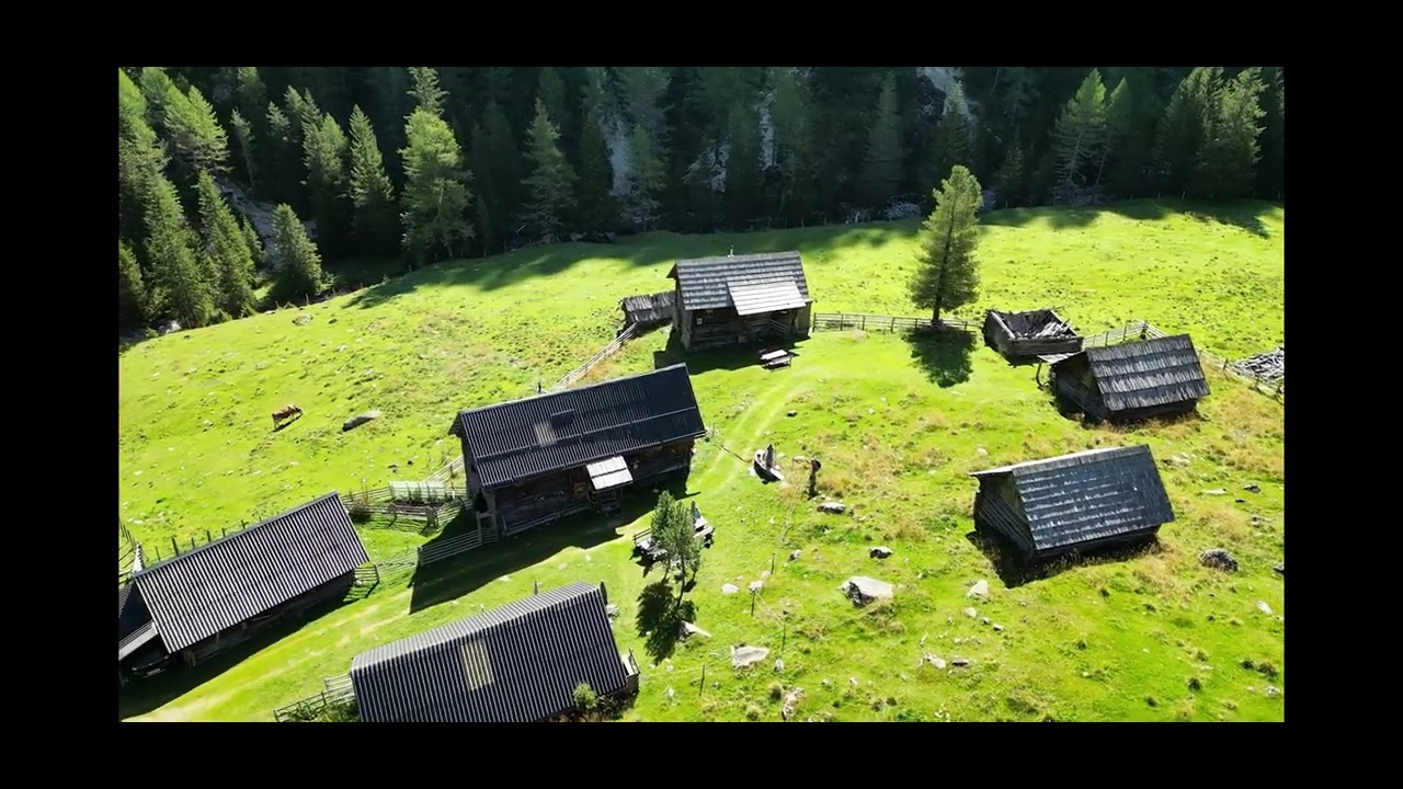 Hofalm an der Nockalmstra&szlig;e  HOFALMH&Uuml;TTE JAUSENSTATION. &Ouml;sterreich K&auml;rnten Millst&auml;ttersee Nockberge
