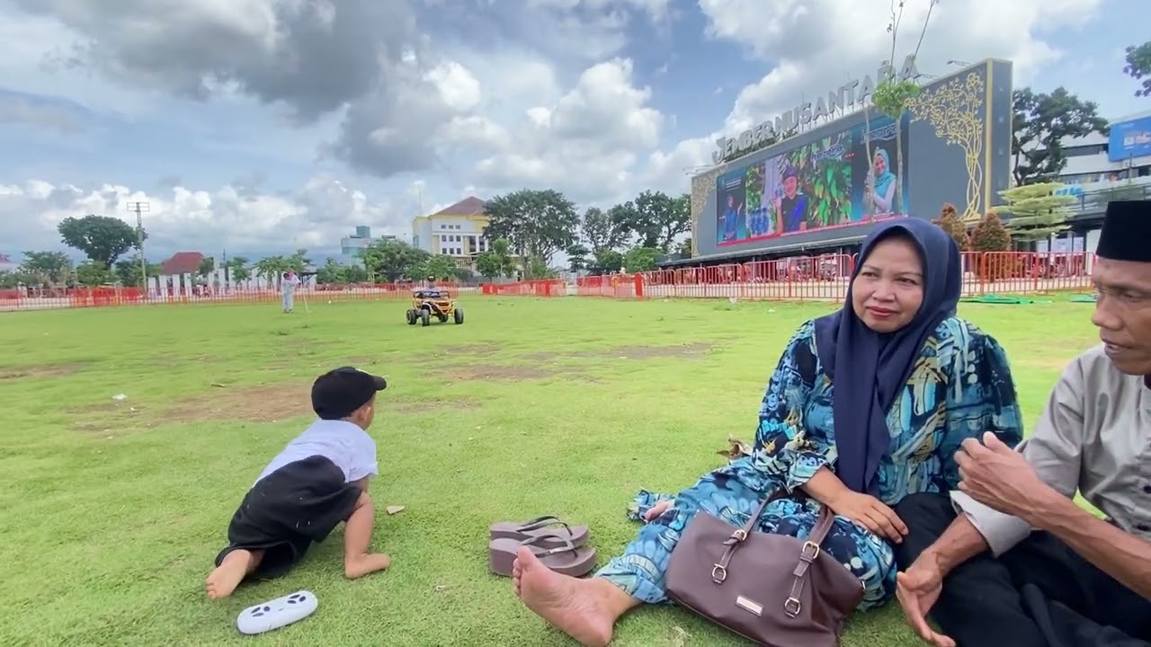 Di alun alun jember