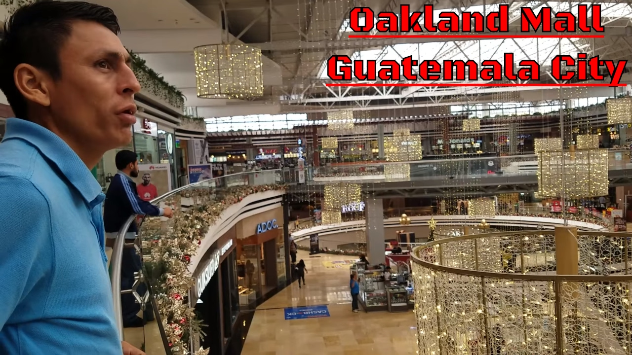 Mr Bone conociendo Oakland Mall en Guatemala City. Guatemala. Parte 2/22