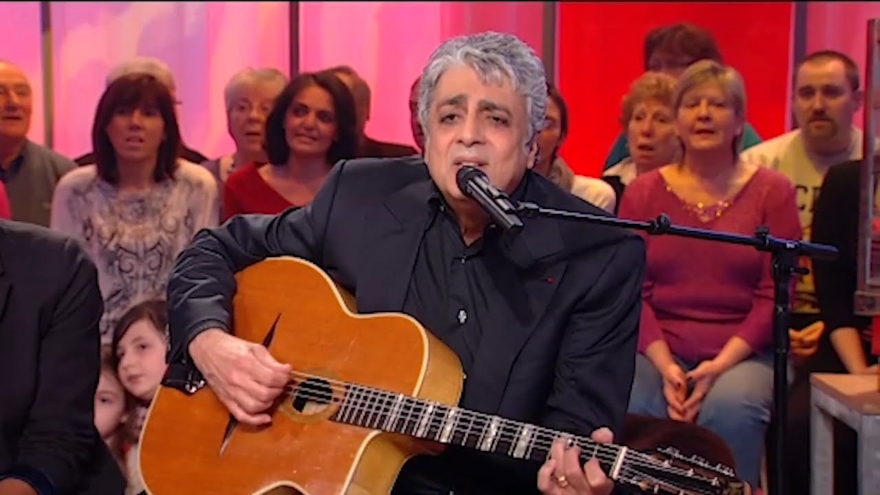 Enrico Macias chante 