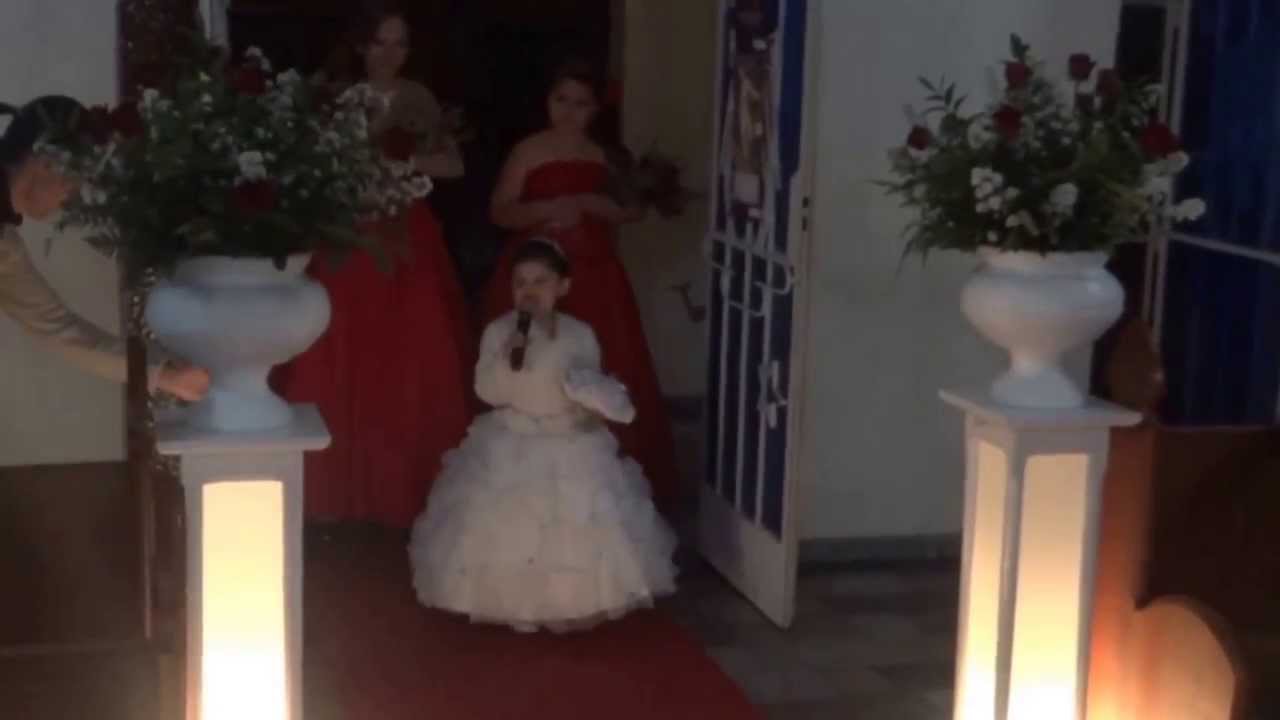 Daminha Canta no Casamento dos Pais