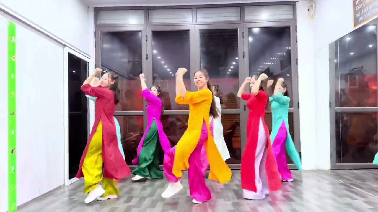 Nụ Cười Xuân / choreo: Thuận Zilo / bài nhảy tết hay nhất
