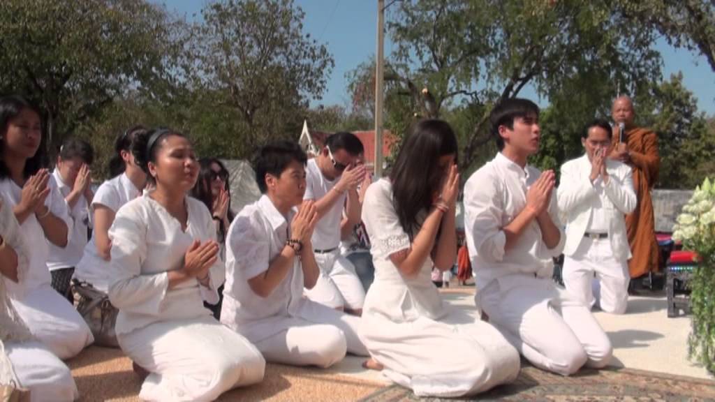 ณเดชน์ คูกิมิยะและญาญ่า ถวายผ้าไตรในงานพิธีพระราชทานเพลิงศพหลวงพ่อทองพูน ปุญญกาโม วัดป่