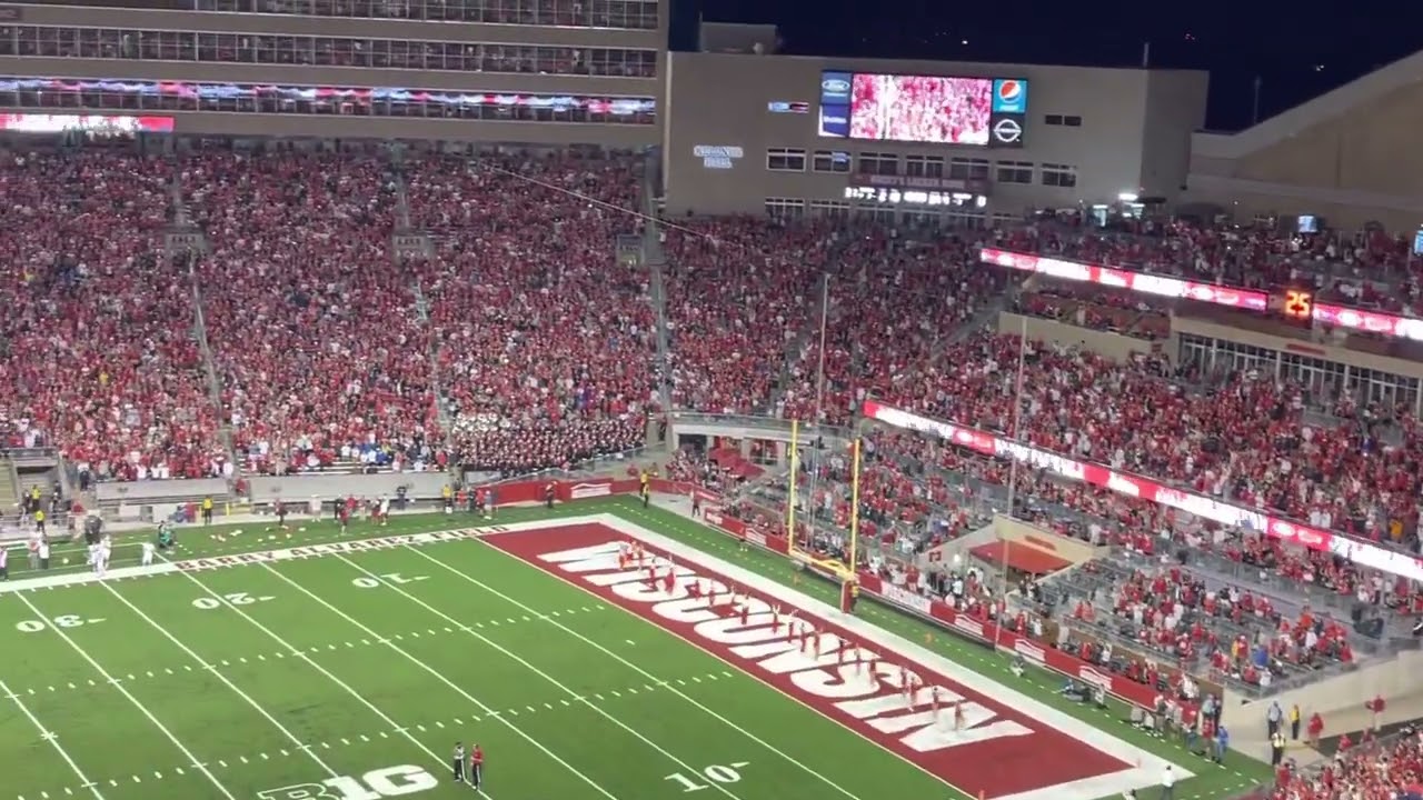 WISCONSIN Crowd - JUMP AROUND! #collegefootball