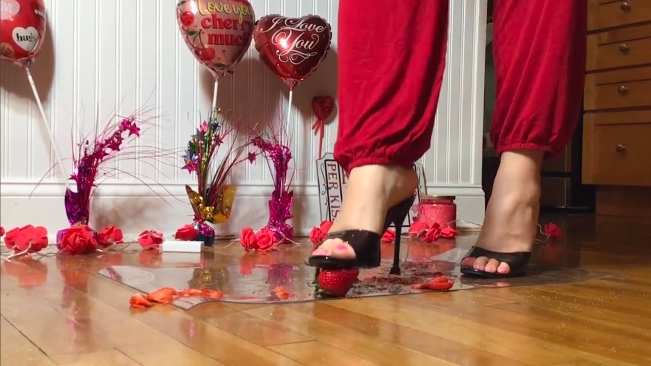 Valentine’s Crush #7 | Strawberries & Cream Under My Black Heels 🍓👠 