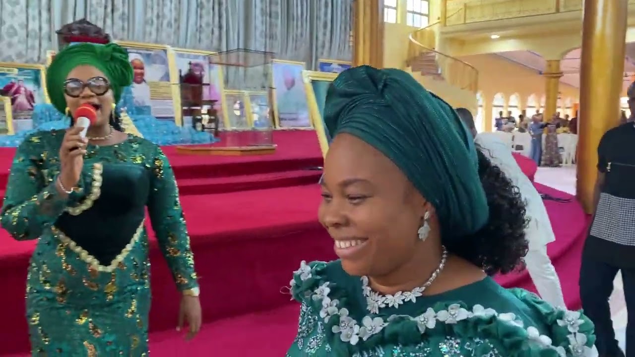 Ejima singer live @ Living Christ mission Onitsha Branch part 1.