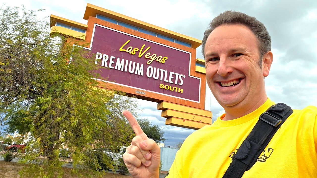 Внутри торгового центра Las Vegas Premium Outlets South | Магазины, рестораны и многое другое