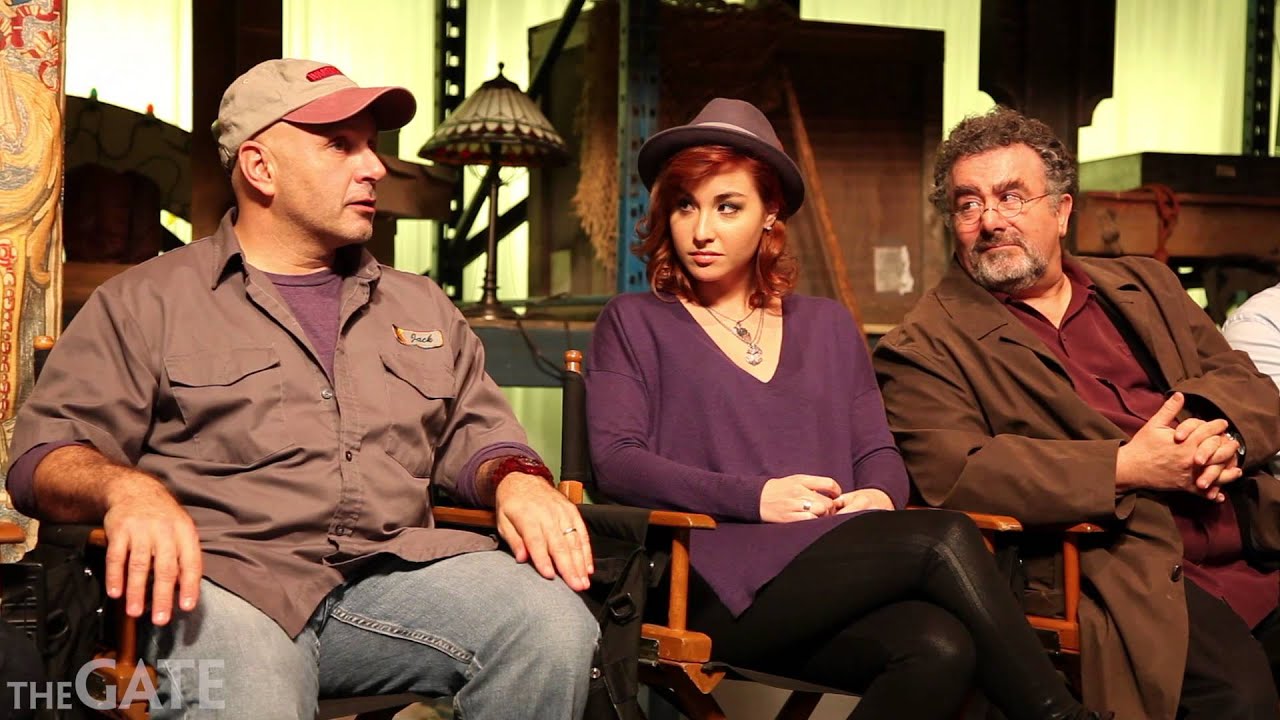 On set with the cast of 'Warehouse 13'