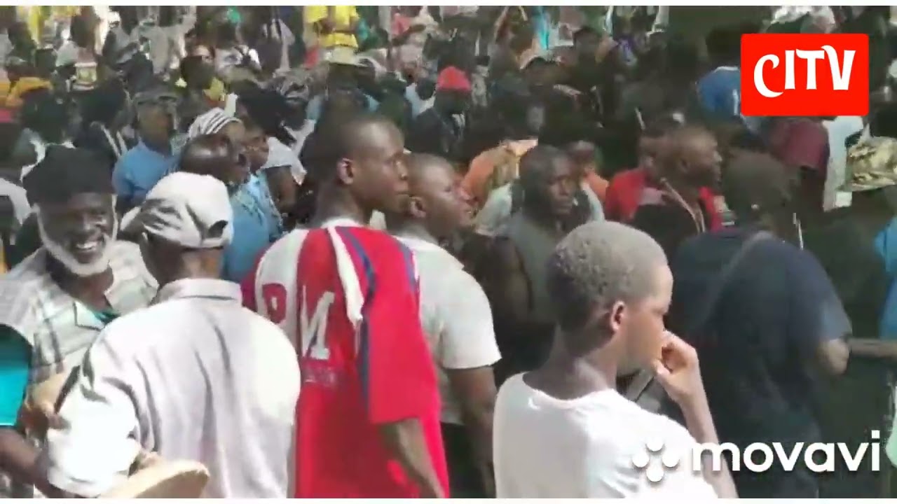 Carounate : pr&eacute;paration du boukout avec la pr&eacute;- danse des futurs initi&eacute;s.