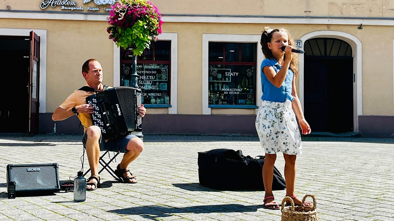 Wieczorny Walczyk | Występ uliczny 8-latki z tatą
