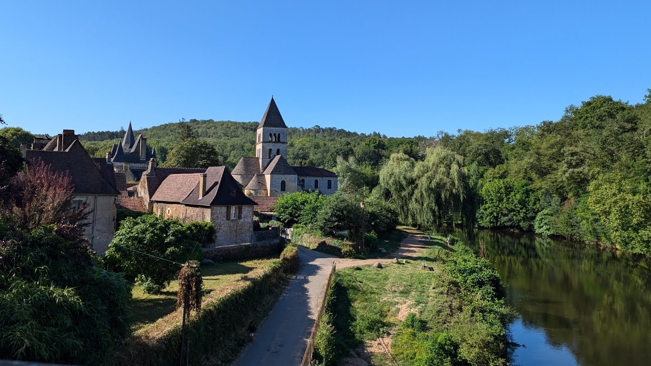 SAINT-LÉON-SUR-VÉZÈRE (Périgord noir), un des Plus Beaux Villages de France