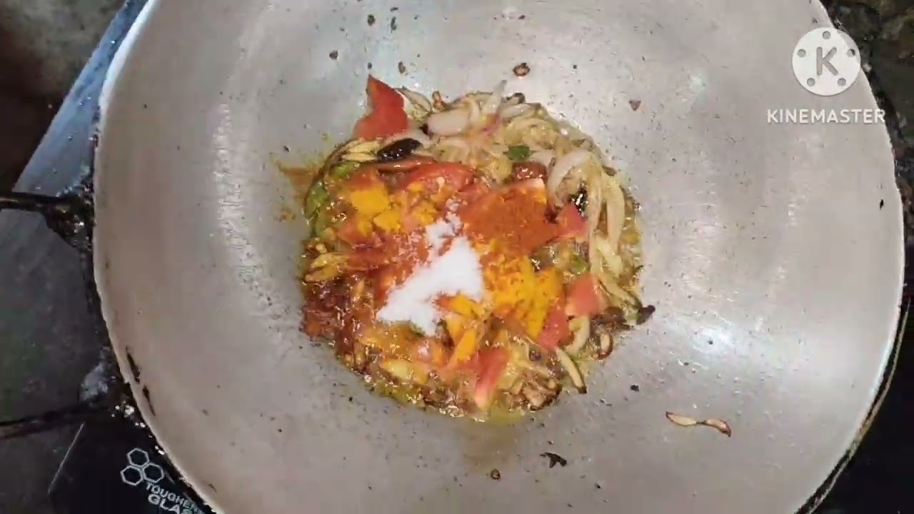 কাঁচা মটর ও আলুর ঘুগনি||