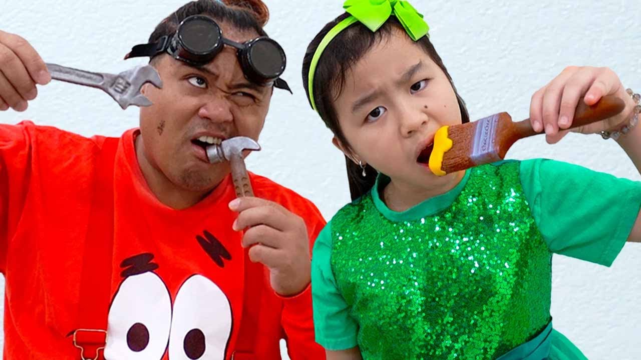 Jannie pretend play un reto de comida real o falsa | ¿Chocolate o juguete? | Juguetes de chocolate