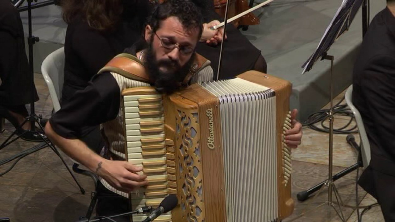SIMONE ZANCHINI plays 