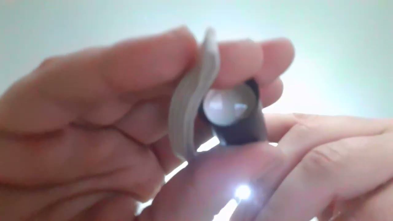 asmr  - medico limpando seu ouvido