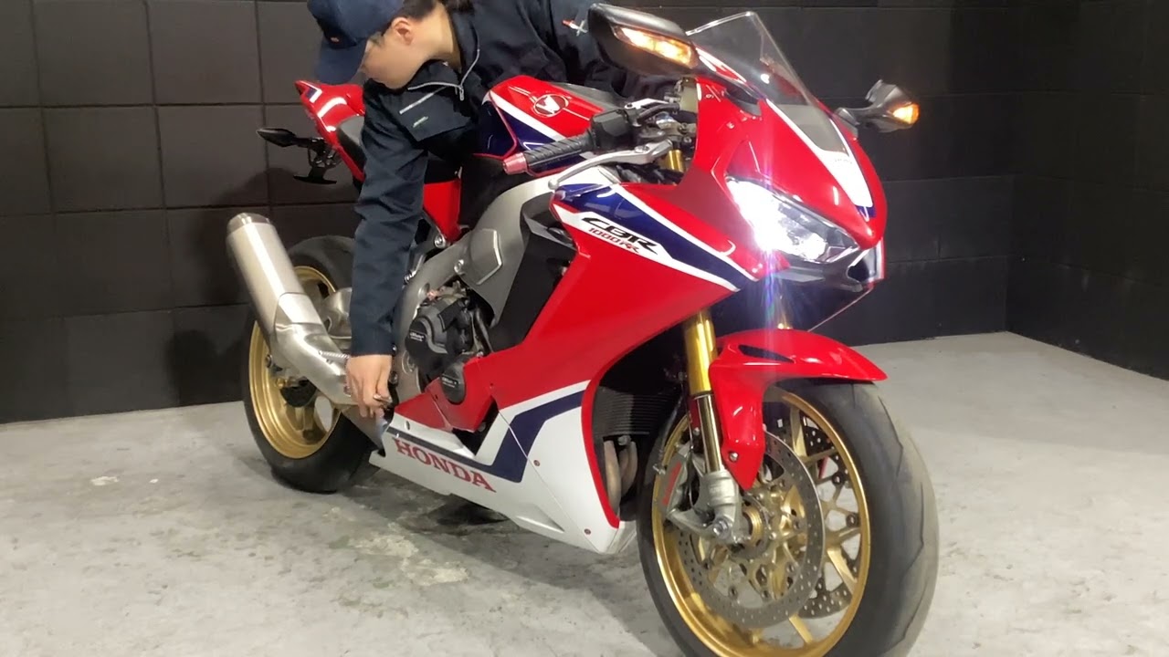 CBR1000RR　圧倒的な動力性能を誇るホンダこだわりのスーパースポーツバイク！【エンジン始動動画】