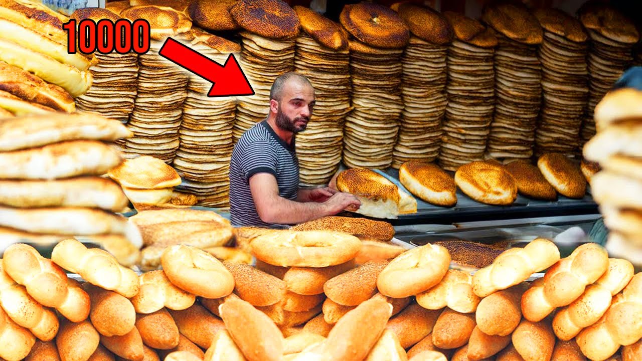 هذا الخباز الماهر يصنع 10,000 رغيف خبز في فرن خشبي يومياً!