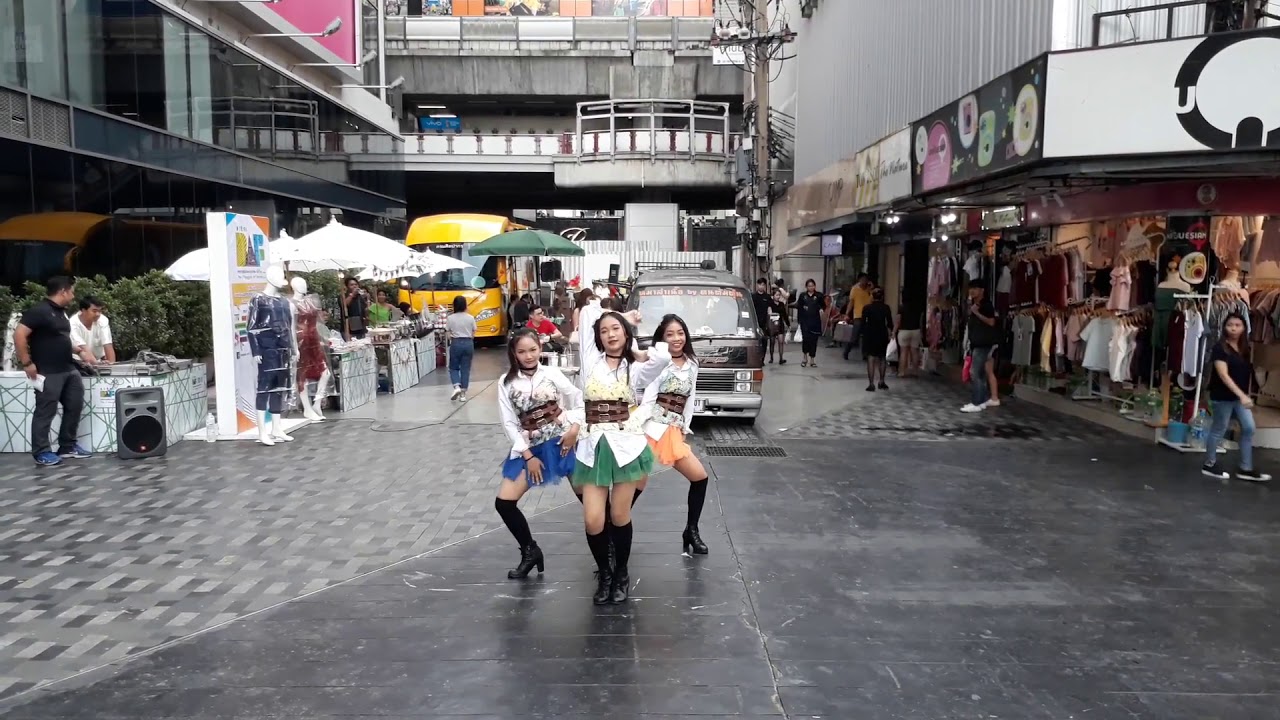 Busaba โชว์เต้น As if it's your last ~[k-pop in public]