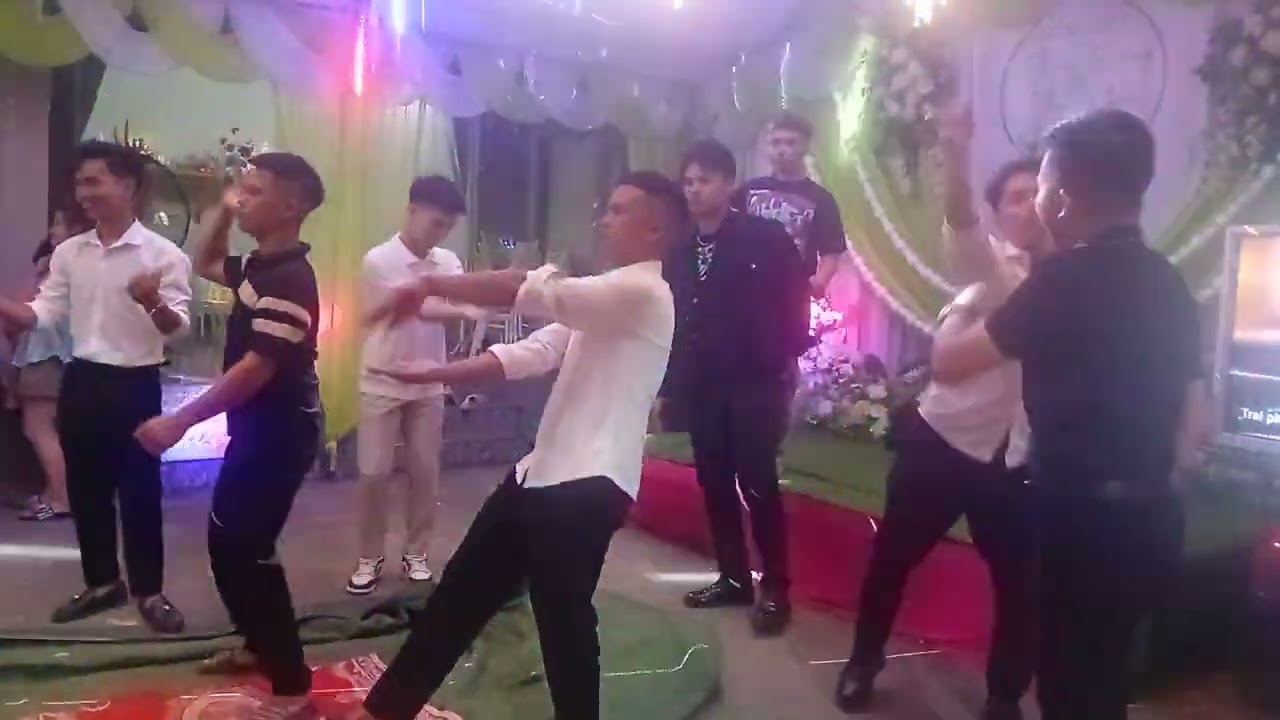Mùa cưới bận rộn 