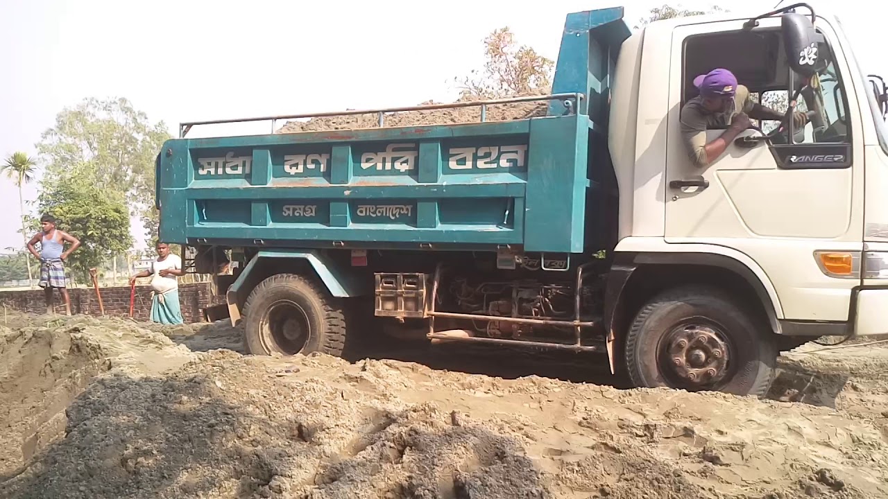 Hino Dump Truck Unloading