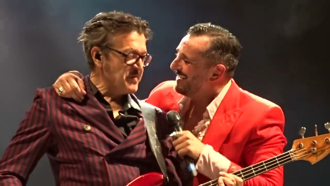 MASTODONTE - Asier Etxeandia & Enrico Barbaro - ESTE AMOR + SU FORMA DE ANDAR - Teatro Barakaldo
