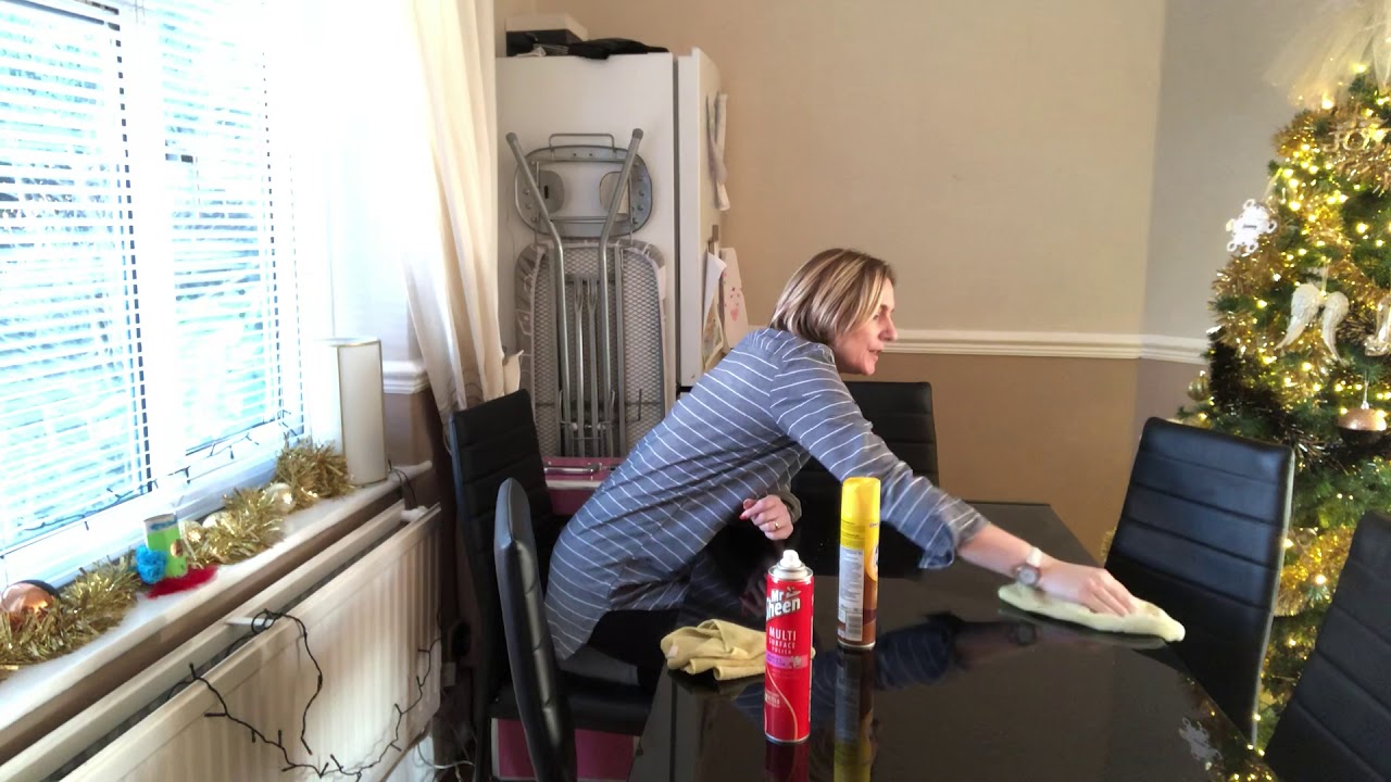 Pledge vs Mr Sheen table clean test