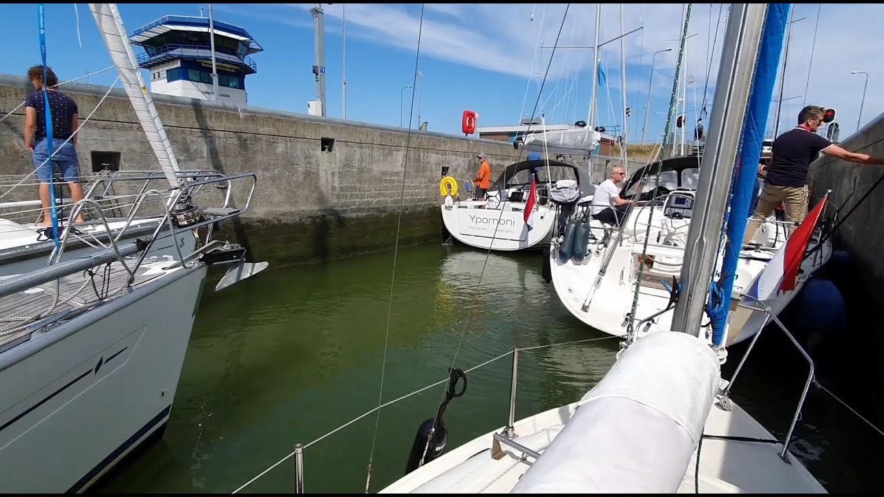 Solo mit der Leisure17 in der Kornwerderzand Schleuse