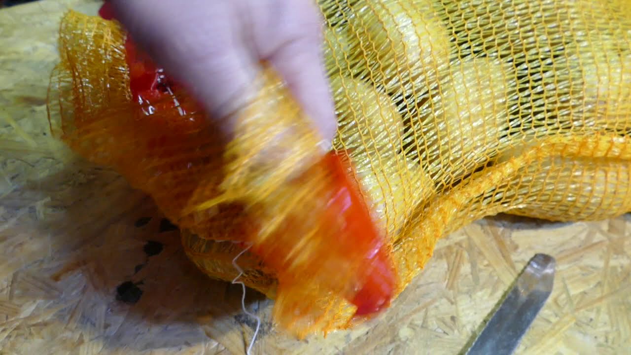 Holzkohletüten oder Kartoffelsack: Wie man die Naht aufmacht