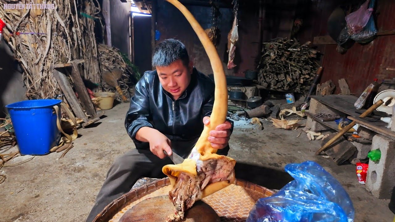 Em Sính cháu Phúc làm món Lẩu Bò nhà Vợ Chồng 52 lấy 25 ăn Tết 2026. Nguyễn Tất Thắng