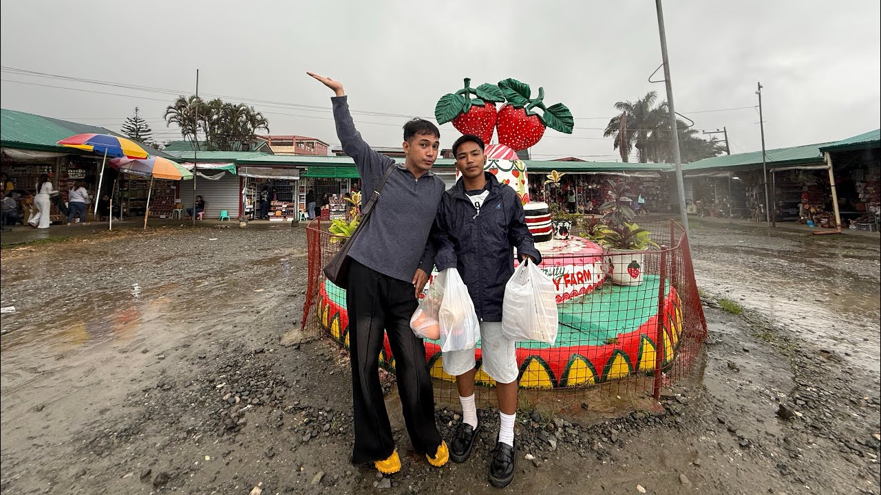 HARVEST STRAWBERRY SA BENGUET NAG FOOD TRIP AT NAMILI NG MGA PASALUBONG OKRAY LAHAT NG TINDERA